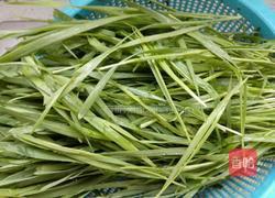 小麦草苹果汁的做法图解1