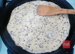 鸡蛋饼卷火腿肠的做法图解6