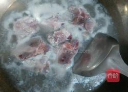 排骨玉米白萝卜汤的做法图解2