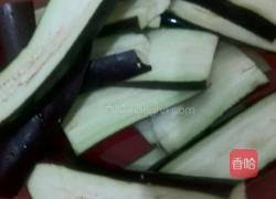 煎烧烤味茄子的做法图解1