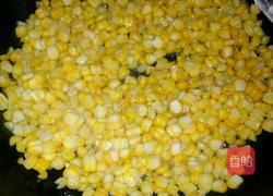 甜玉米炒肉粒的做法图解3
