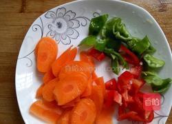 彩椒木耳炒肉片的做法图解2