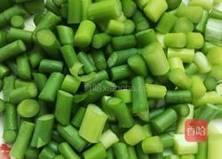 蒜苔炒肉末的做法图解1