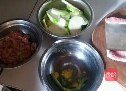 丝瓜肉片汤和酱油辣蒜碟的做法图解6