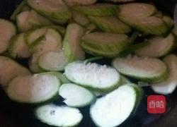 丝瓜肉片汤和酱油辣蒜碟的做法图解8