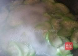 丝瓜肉片汤和酱油辣蒜碟的做法图解12