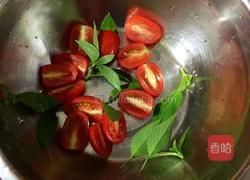 罗勒圣女果拌面的做法图解3