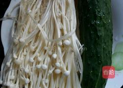 凉拌金针菇黄瓜的做法图解1