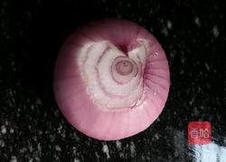 鸭锁骨烧洋葱的做法图解2