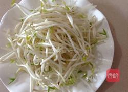 绿豆芽炒韭菜的做法图解1