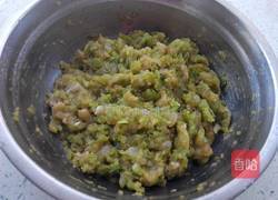 松软龙利鱼芹菜包子的做法图解6