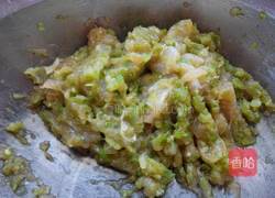 绿面的龙利鱼芹菜饺子的做法图解2