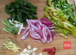 猪肝炒青椒的做法图解1