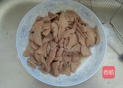 猪肝炒青椒的做法图解2