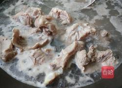 萝卜玉米骨头汤的做法图解3