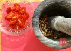 罗勒圣女果沙拉的做法图解1