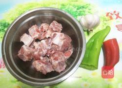 彩椒排骨的做法图解1