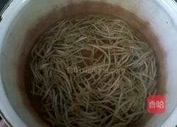 绿豆芽炒韭菜的做法图解4