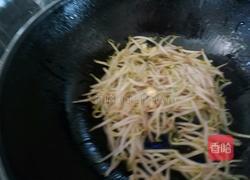绿豆芽炒韭菜的做法图解7