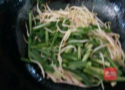 绿豆芽炒韭菜的做法图解8