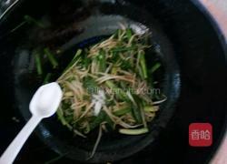 绿豆芽炒韭菜的做法图解9