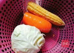 卷心菜玉米包子的做法图解1