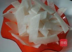 白萝卜炒肉片的做法图解1