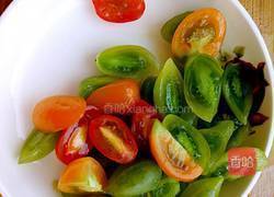 彩色圣女果炒鸡蛋的做法图解2