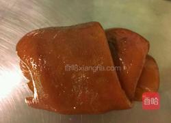 双椒炒猪皮的做法图解1