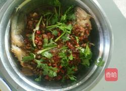 酸菜干锅鲤鱼的做法图解3