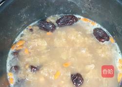 银耳莲子枸杞粥的做法图解3