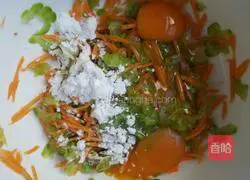 Bitter Melon Carrot Egg Pancake Recipe Illustration 4