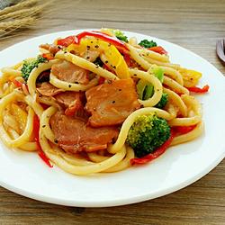 彩椒培根炒乌冬面的做法[图]