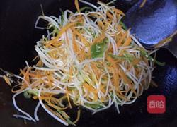 胡萝卜炒绿豆芽的做法图解7