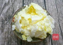 卷心菜炒圣女果的做法图解1