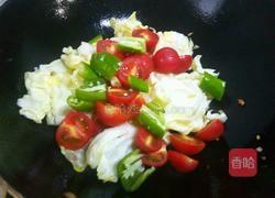 卷心菜炒圣女果的做法图解5