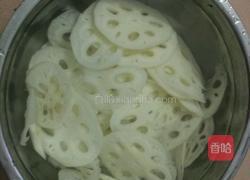 肉片炒莲藕的做法图解1