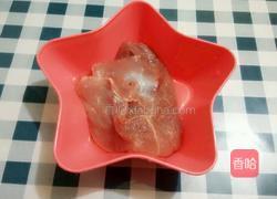 彩椒炒肉片的做法图解1