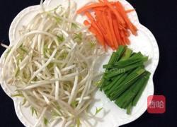 绿豆芽炒年糕的做法图解2