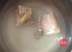 卷心菜炒回锅肉的做法图解1