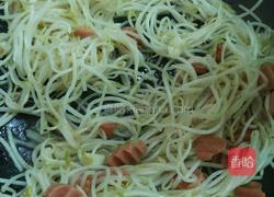 绿豆芽炒火腿肠的做法图解7