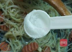 绿豆芽炒火腿肠的做法图解8