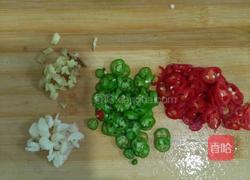 凉拌黄瓜皮蛋的做法图解2