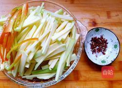 彩椒炒南瓜条的做法图解2