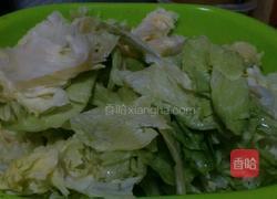 蚝油卷心菜的做法图解1