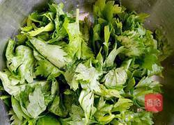 凉拌芹菜叶的做法图解1