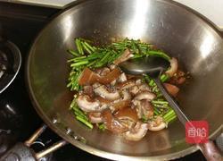 猪皮炒蒜苔的做法图解4