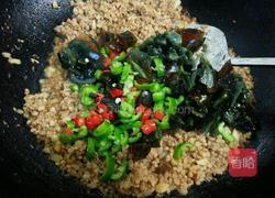 彩椒皮蛋炒肉末的做法图解6