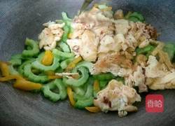 彩椒苦瓜炒蛋的做法图解7