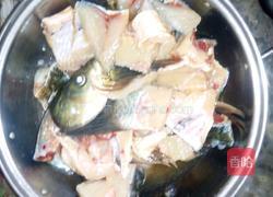 韭菜煮鱼的做法图解1